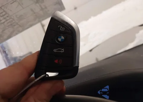 2021 BMW X4 xDrive30I z USA, uszkodzony, nr VIN 5UX2V1C06M9H07053